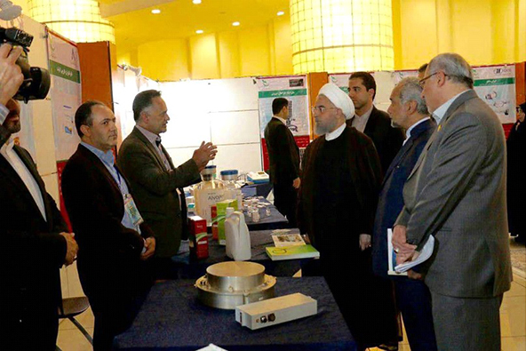 رونمایی از محصولات دانش بنیان شرکت آریا نانو سیز توسط ریاست محترم جمهور جناب آقای دکتر روحانی